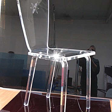 meble akrylowe krzesło