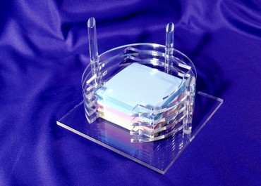 Jak przygotować powierzchnie do trwałego klejenia plexi